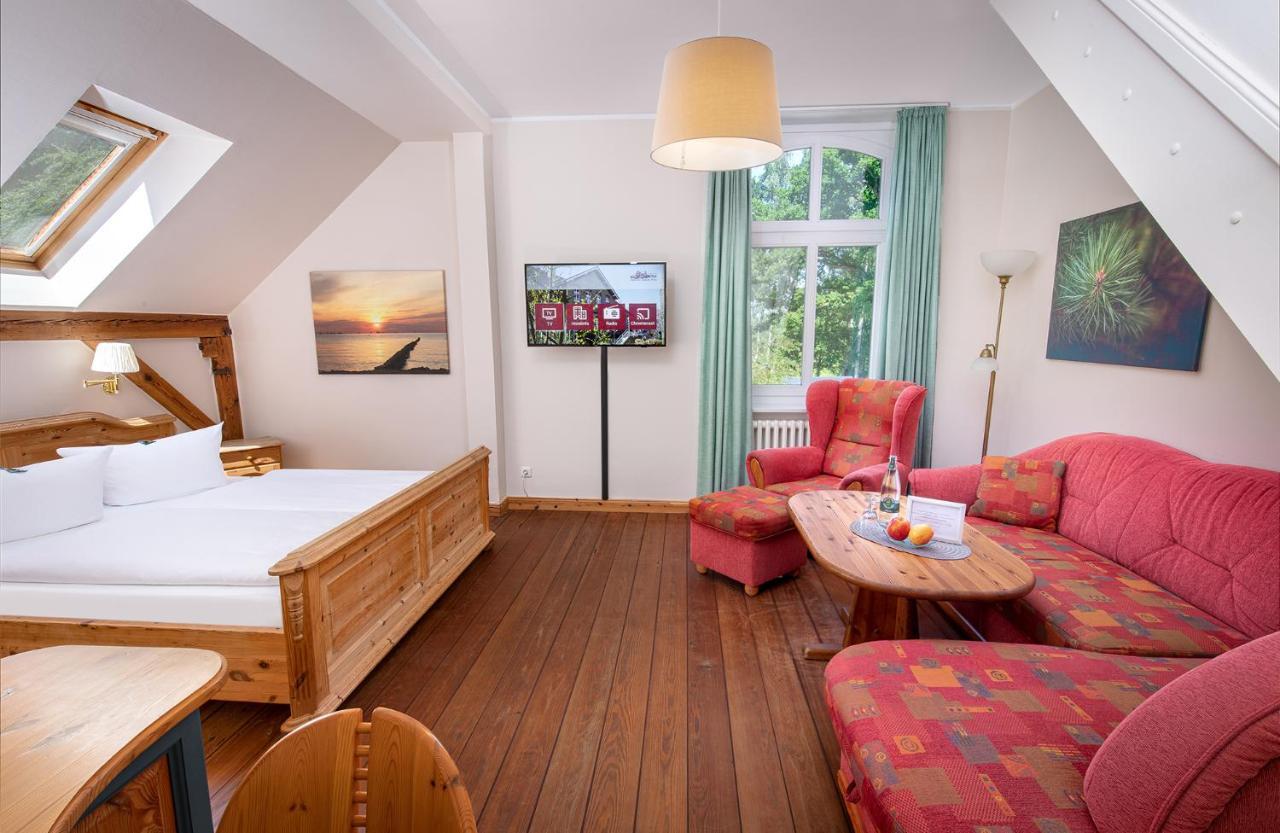 Hotel Schloesschen Sundische Wiese Цингст Екстериор снимка