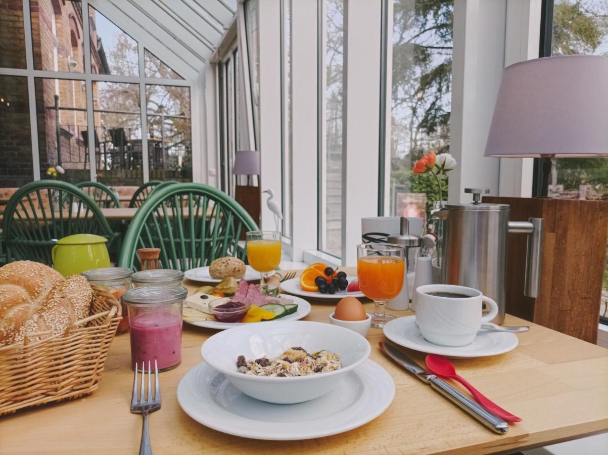 Hotel Schloesschen Sundische Wiese Цингст Екстериор снимка