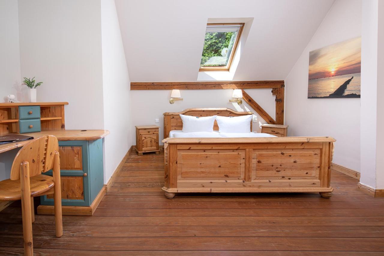 Hotel Schloesschen Sundische Wiese Цингст Екстериор снимка