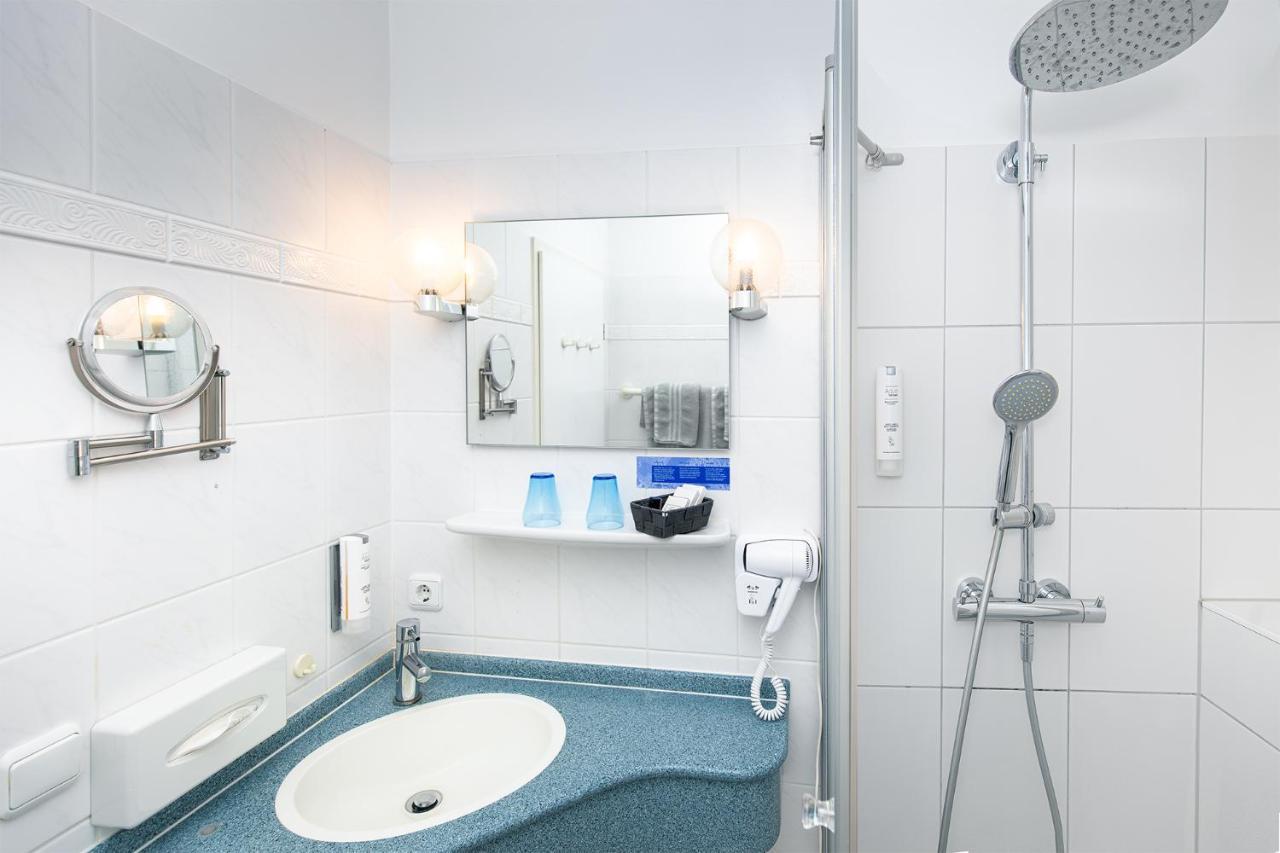 Hotel Schloesschen Sundische Wiese Цингст Екстериор снимка