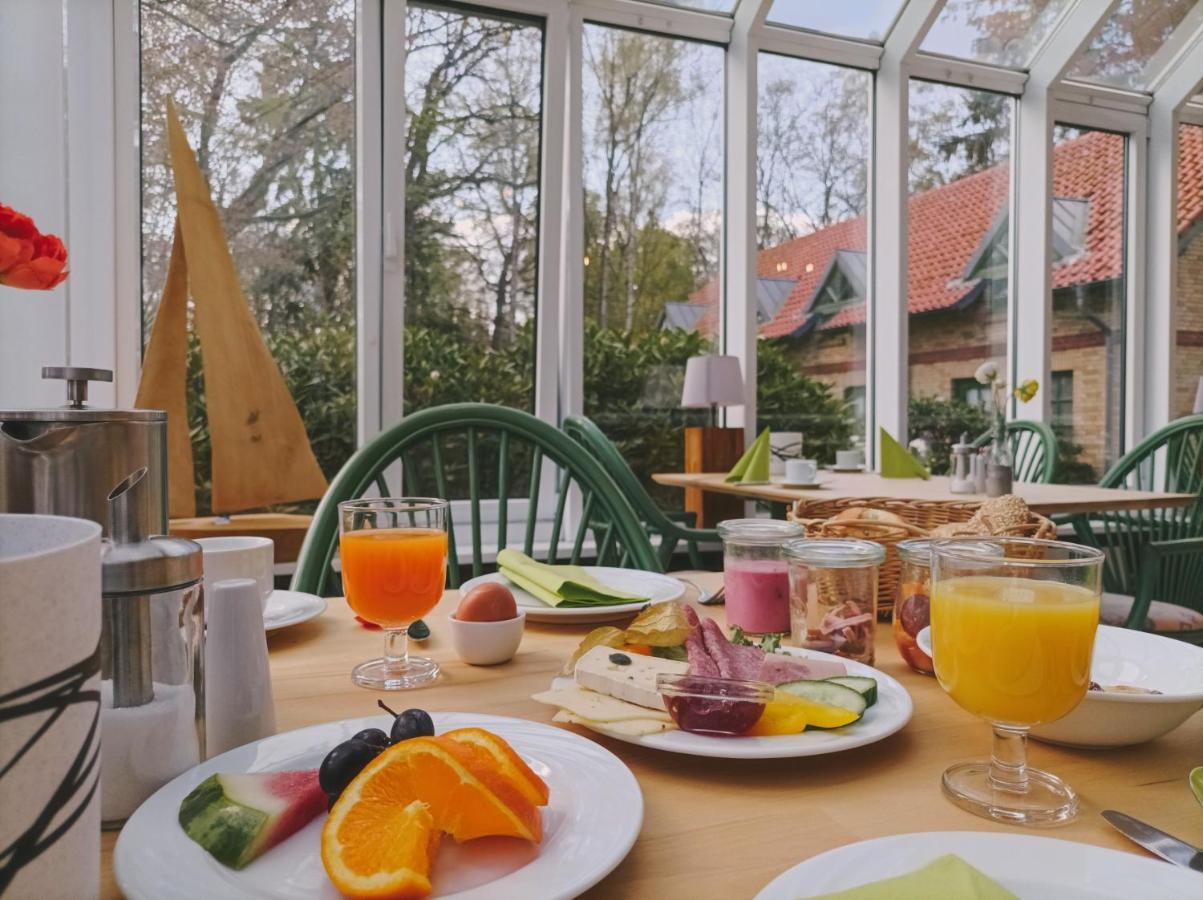 Hotel Schloesschen Sundische Wiese Цингст Екстериор снимка