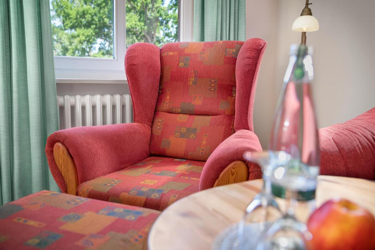 Hotel Schloesschen Sundische Wiese Цингст Екстериор снимка