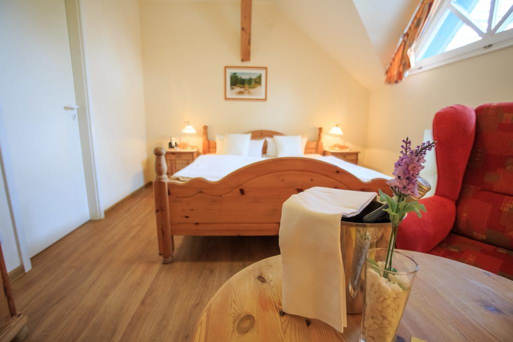 Hotel Schloesschen Sundische Wiese Цингст Екстериор снимка
