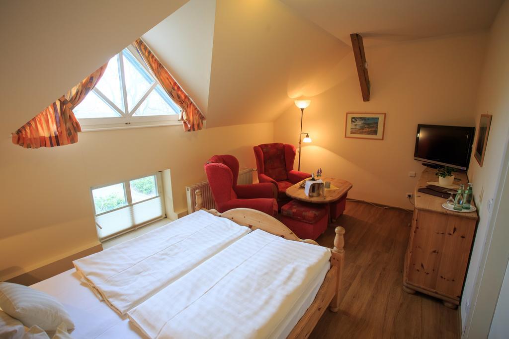Hotel Schloesschen Sundische Wiese Цингст Екстериор снимка