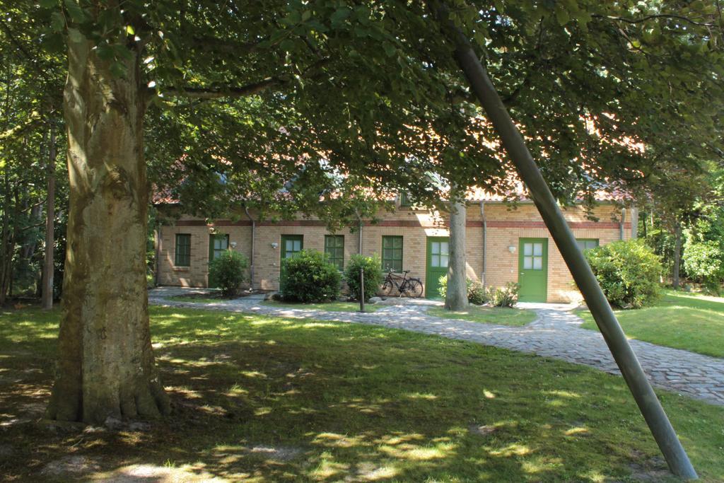 Hotel Schloesschen Sundische Wiese Цингст Екстериор снимка